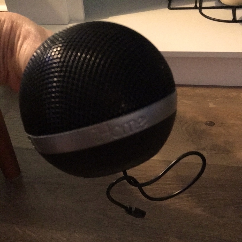 iHOME - Bluetooth Audio Speaker with USB Rechargeable Battery. Travel friendly!